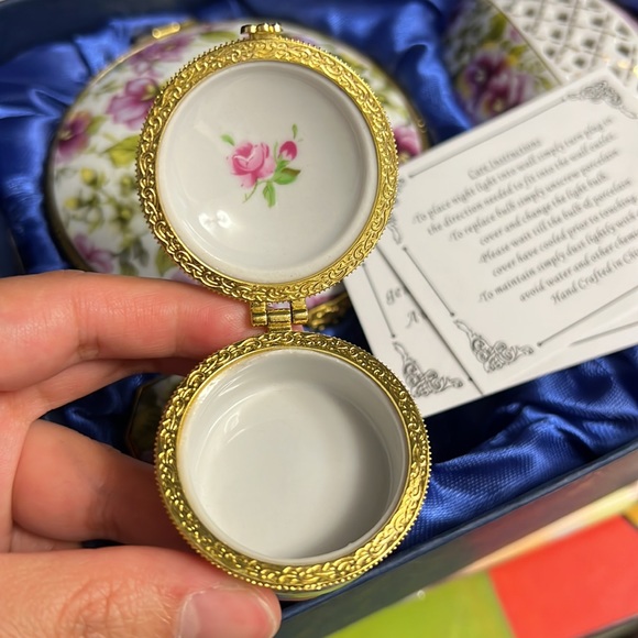 Sorelle Fine Porcelain Set - Picture 3 of 10